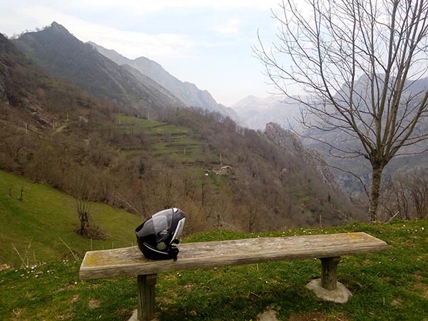 el Stelvio asturiano en el alto de Casielles nos deja vistas impresionantes a los Picos de Europa