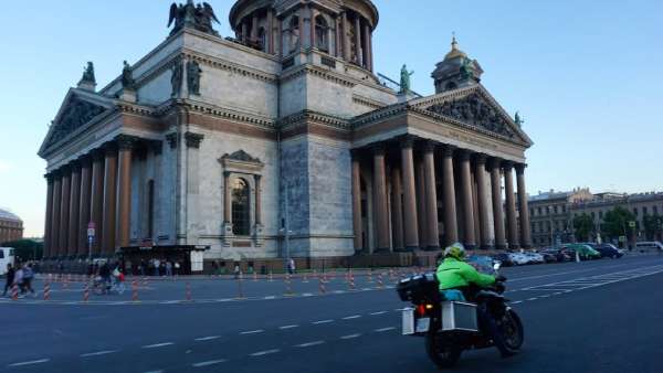Llegando a Rusia en moto. Helsinki y St Petersburgo