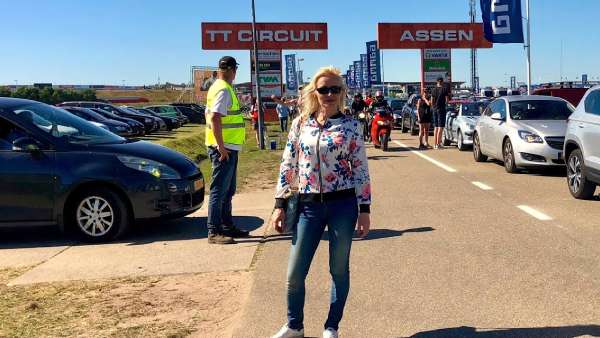Cicuito de Assen. Moto GP 2018. Un día en las carreras en el viaje a Rusia en moto