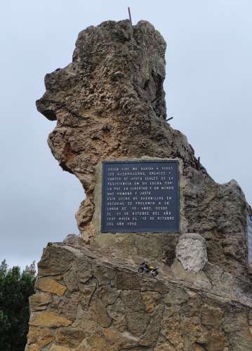 Alto de la Colladiella monumento al guerrillero