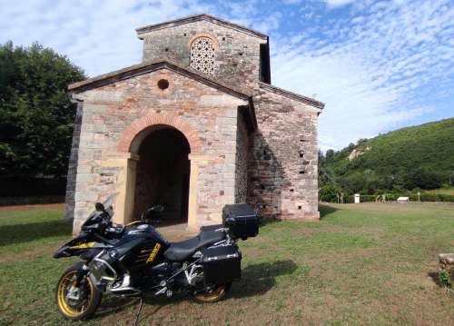 Iglesia de San Pedro de Nora