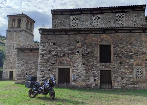 Iglesia San Pedro de Nora (Asturias)