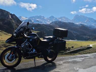 Lagos de Covadonga en moto. Lago Ercina